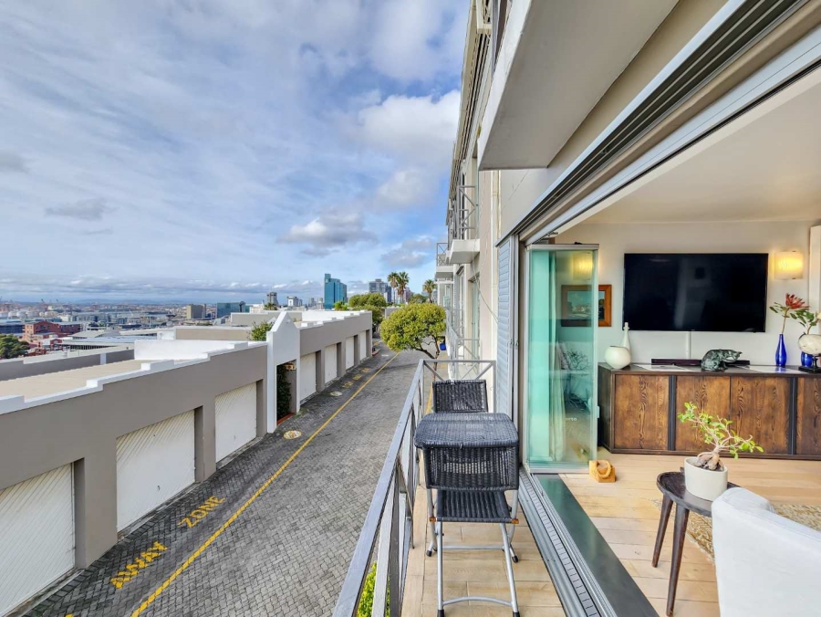 To Let 2 Bedroom Property for Rent in Green Point Western Cape